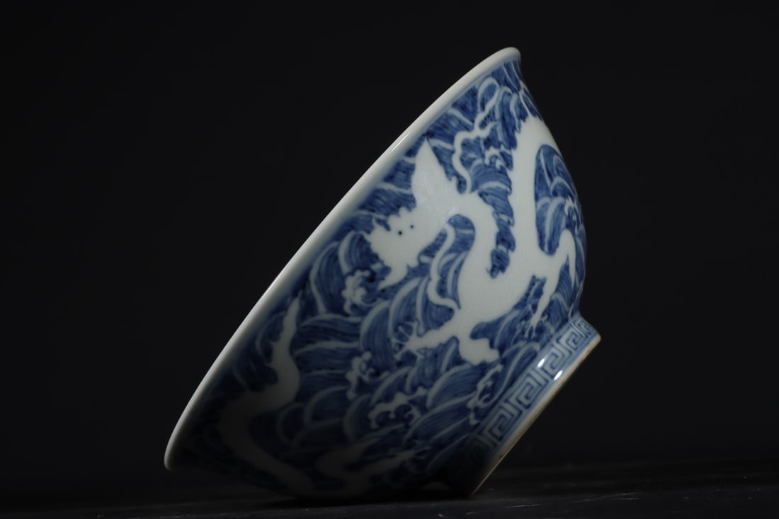 A Exquisite Blue and White Dragon Pattern Bowl - 6