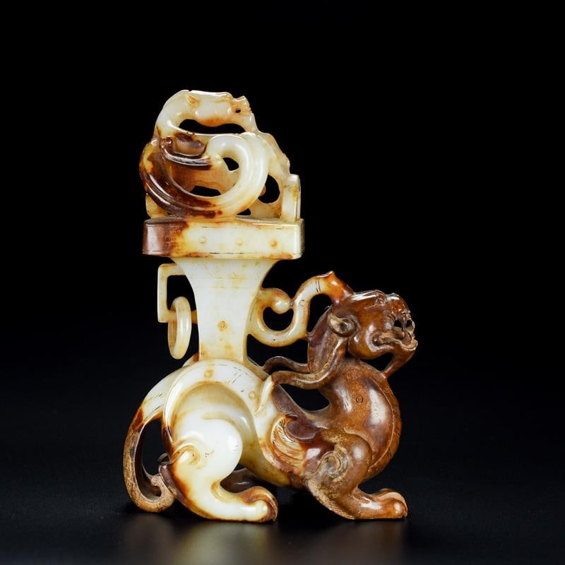 A Exquisite Hotan Jade Auspicious Beast Ornament: A Exquisite Hotan Jade Auspicious Beast Ornament,Han Dynasty, China,Size:3.7inx1.8inx4.9in ,Weight:382.1g 和田玉瑞兽摆件,中国汉代