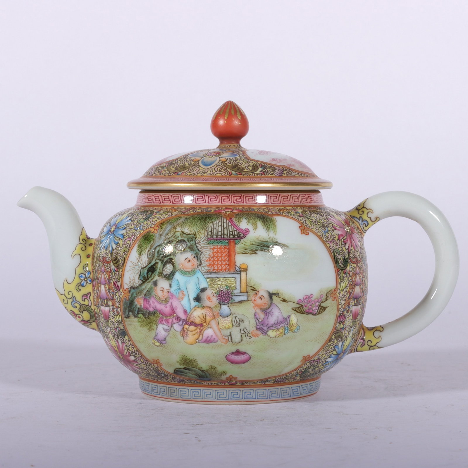 A Exquisite Enamel Figures Pattern Ewer (1 of 8)