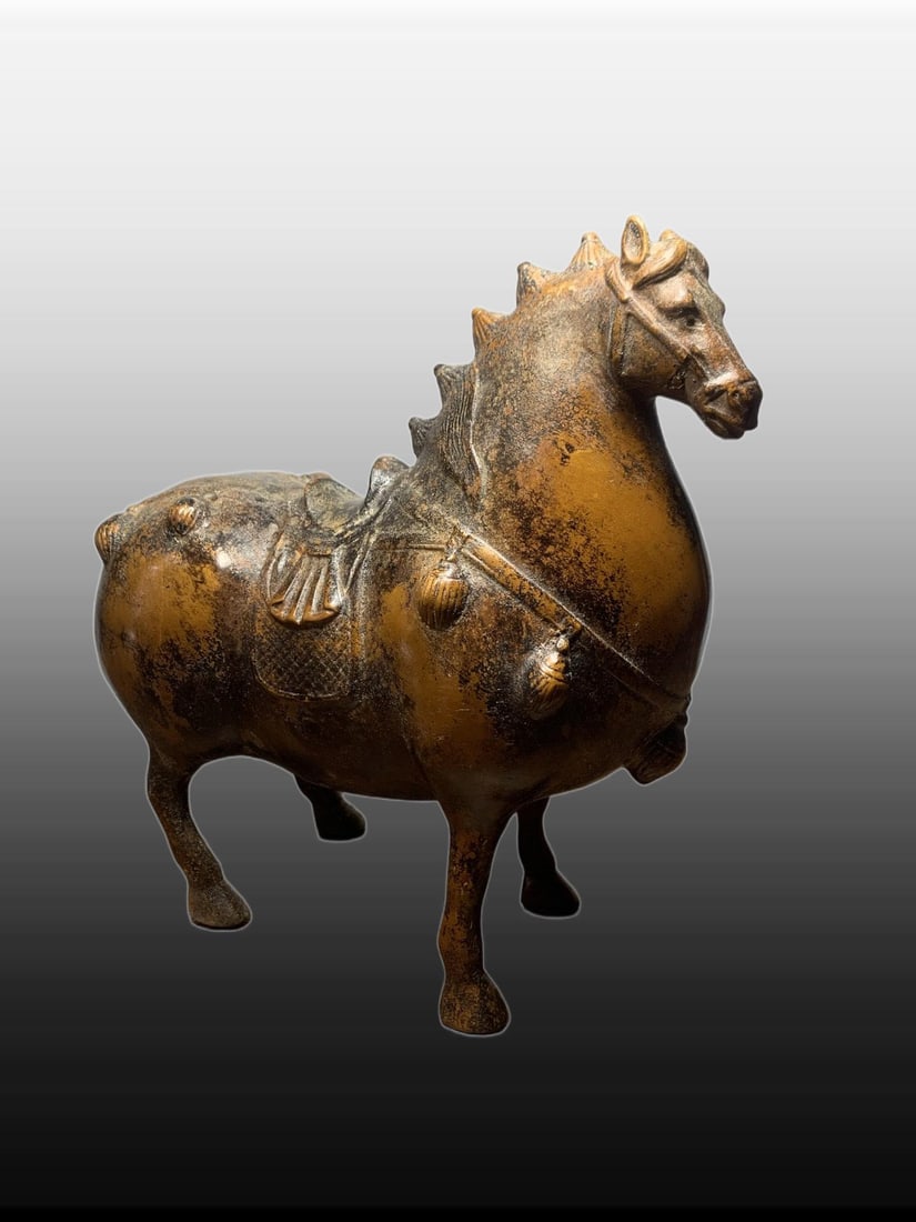 A Exquisite Bronze Horse Ornament: A Exquisite Bronze Horse Ornament,Ming Dynasty, China,Size:8.7inx3.1inx9.8in,Weight:3530g 铜造马摆件,中国明代