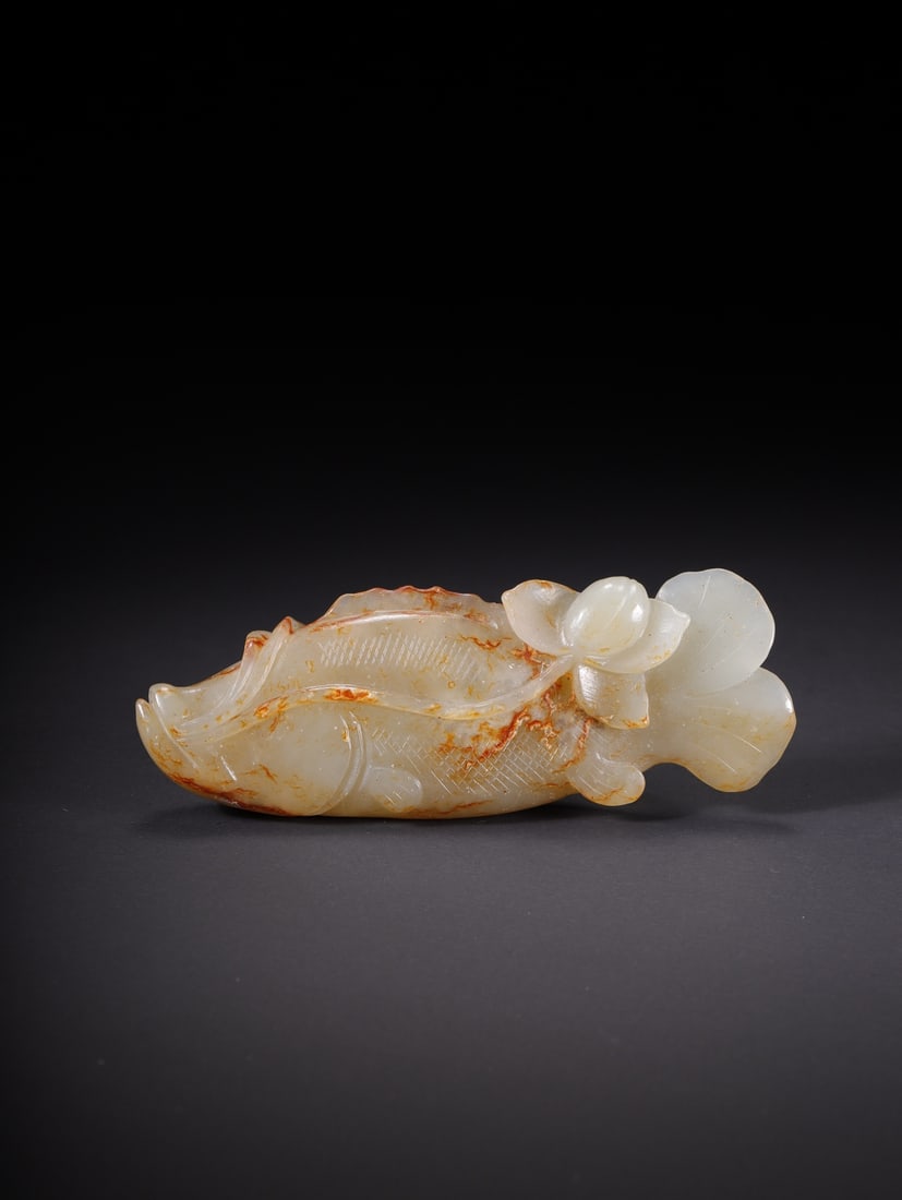 A Exquisite Hotan Jade Fish Ornament: A Exquisite Hotan Jade Fish Ornament,Qing Dynasty, China,Size:3.3inx1.2inx0.5in,Weight:42g 和田玉鱼摆件,中国清代