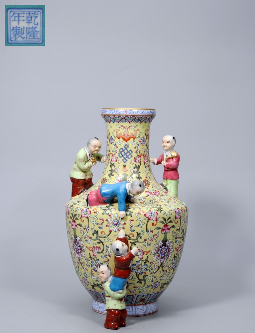 A Exquisite Yellow Ground Enamel Lotus Pattern Vase: A Exquisite Yellow Ground Enamel Lotus Pattern Vase,Qing Dynasty, China,Qianlong Four-character Mark,Size:12inx7.7inx3.3in ,Weight:2619g