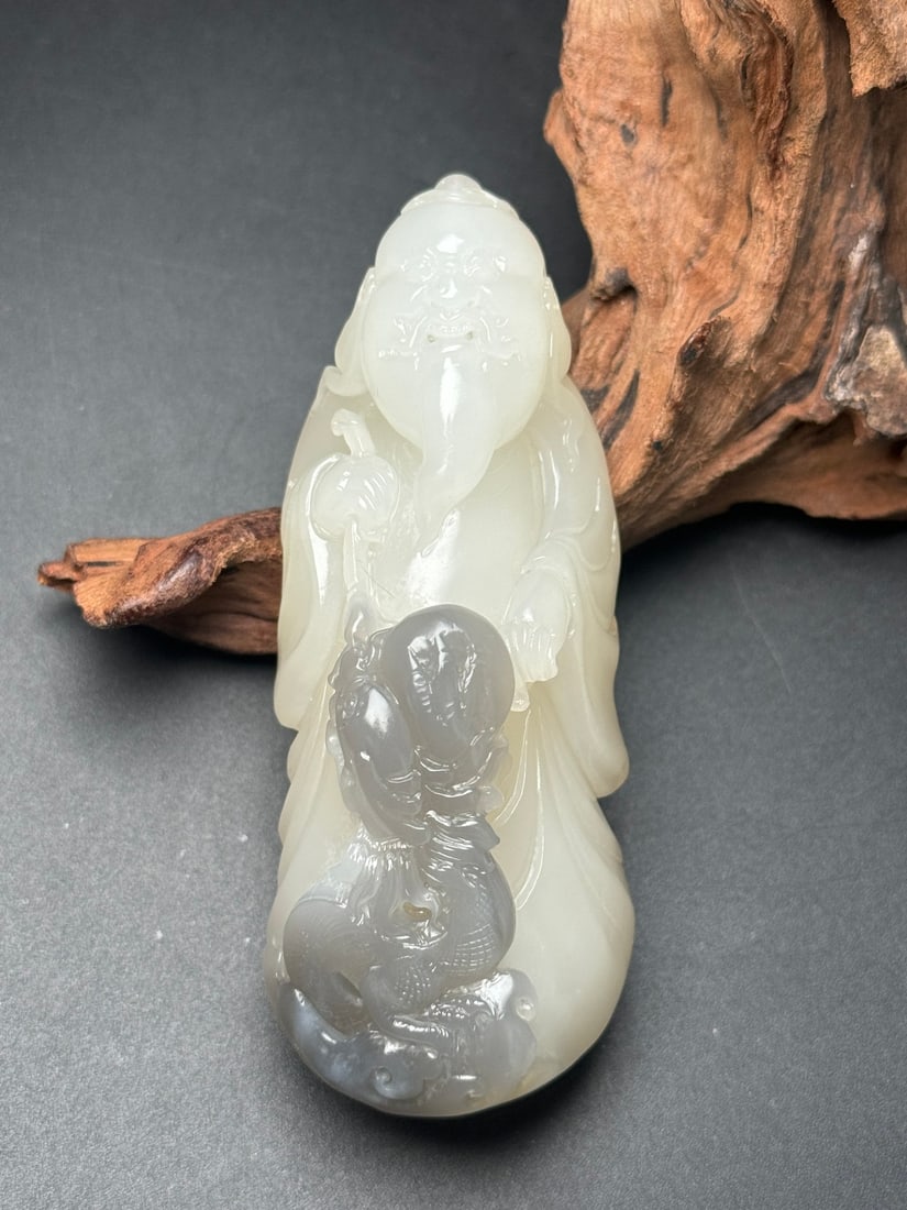 A Exquisite Hotan Jade Figures Ornament: A Exquisite Hotan Jade Figures Ornament,Qing Dynasty, China,Size:3.8inx1.5inx1.3in ,Weight:170g 和田玉人物摆件,中国清代