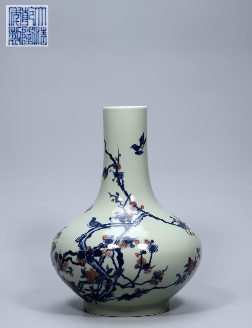 A Exquisite Blue and White Underglaze-Red Flower and Bird Pattern Vase: A Exquisite Blue and White Underglaze-Red Flower and Bird Pattern Vase,Qing Dynasty, China,Qianlong Six-character Mark,Size:12.6inx9.1inx2.8in ,Weight:3062g 青花釉里红