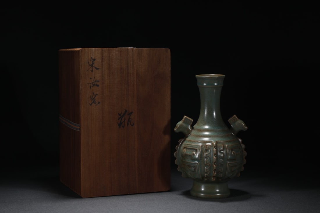 A Exquisite Ru Kiln Celadon Glazed Sheep-Ears Vase: A Exquisite Ru Kiln Celadon Glazed Sheep-Ears Vase,Song Dynasty, China,Size:9.3inx5.3in 汝窑天青釉羊耳瓶,中国宋代