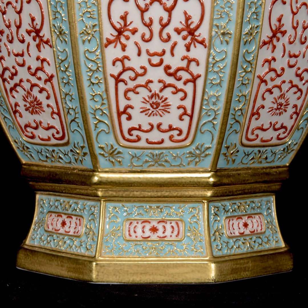 A Exquisite Iron-Red Green Color Longevity Pattern Vase - 6
