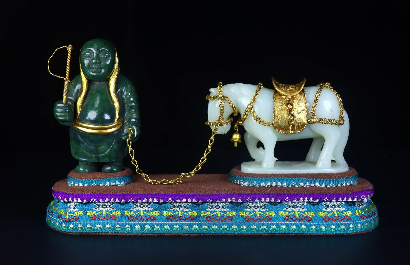 A Exquisite Hotan Jade Horse Ornament: A Exquisite Hotan Jade Horse Ornament,Qing Dynasty, China,Size:4.1inx3.1inx4.1in,Weight:733g 和田玉马摆件,中国清代