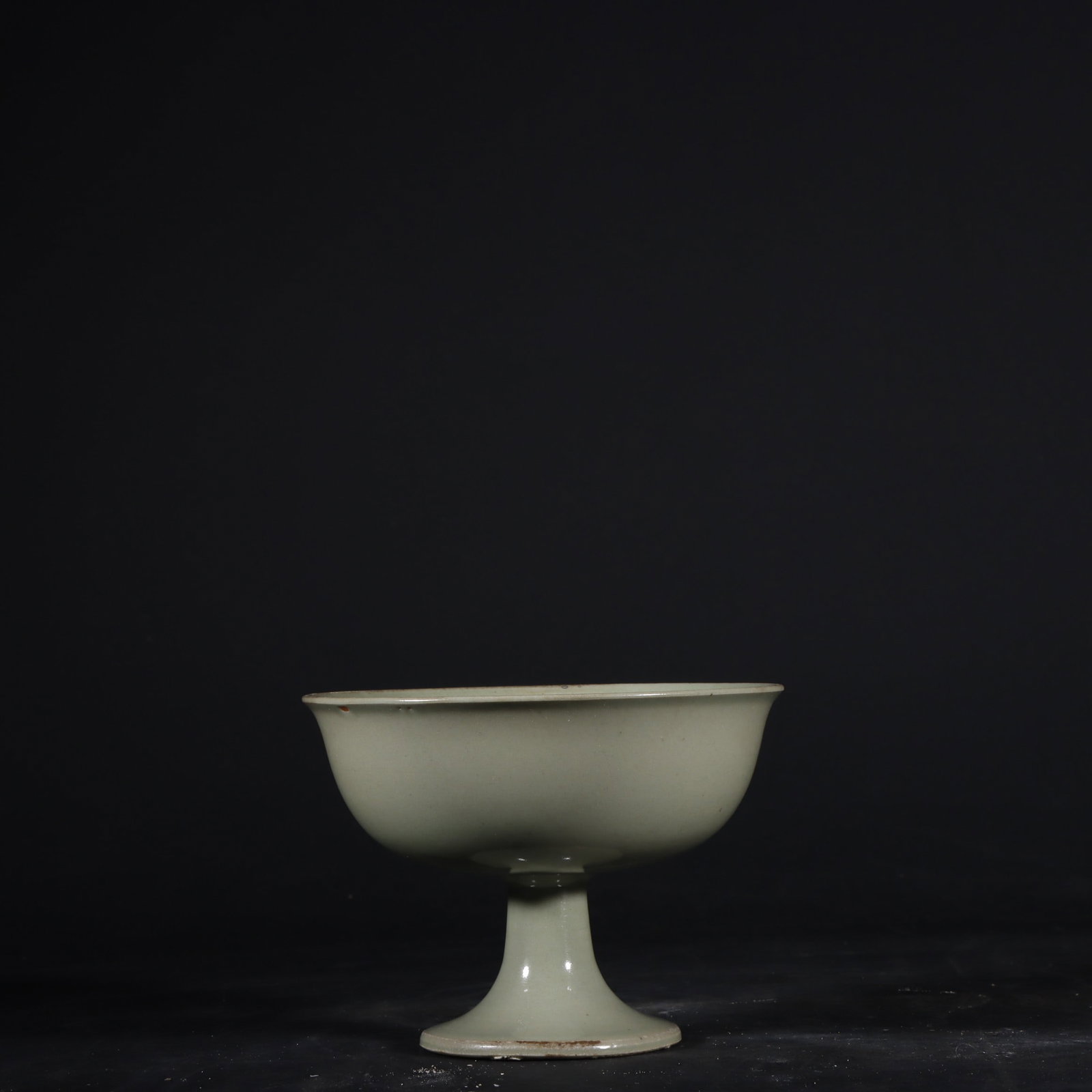 A Exquisite Yue Kiln Celadon Glazed Cup: A Exquisite Yue Kiln Celadon Glazed Cup,Five Dynasties,Size:2.6inx3.5in(Pair) 越窑青瓷杯,五代