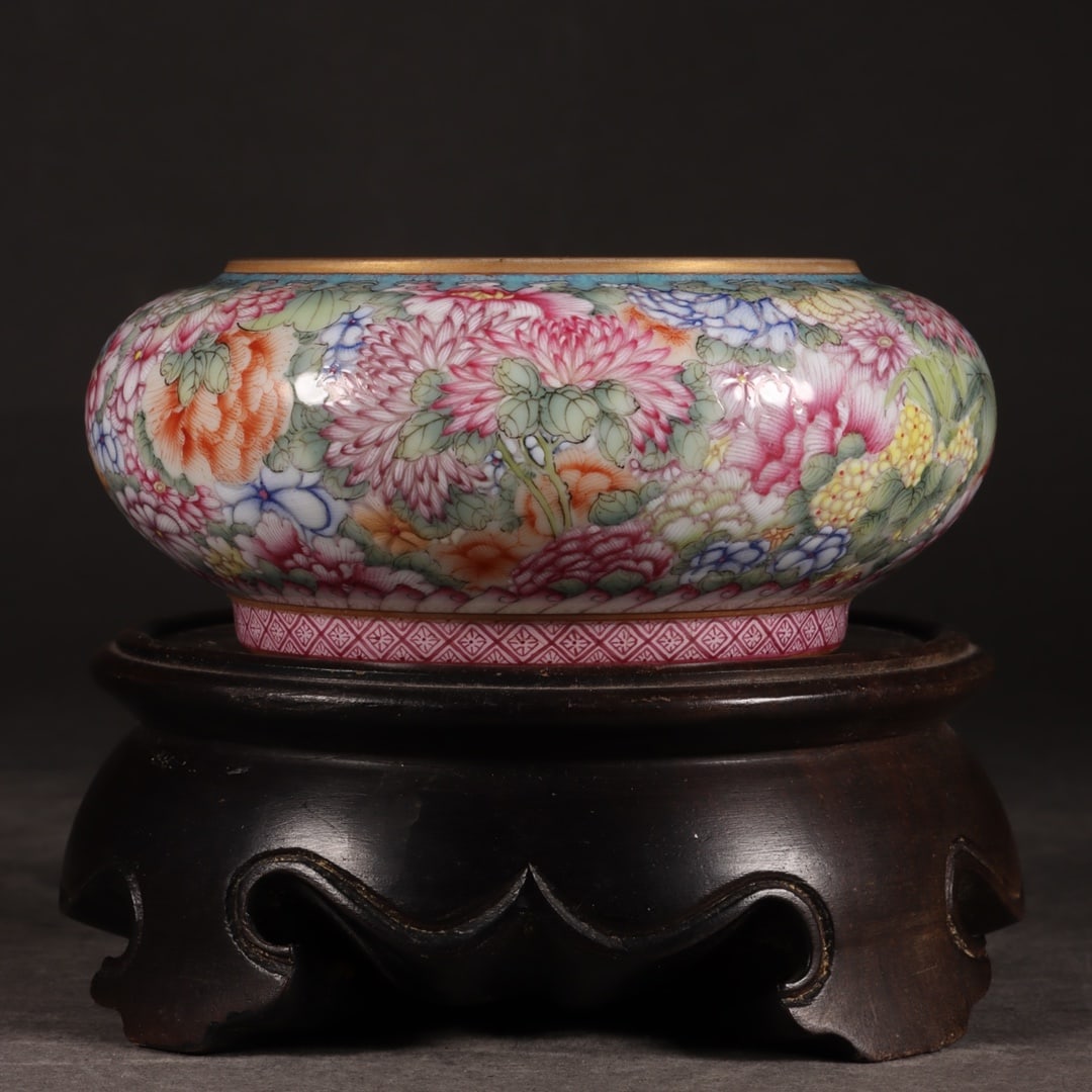 A Exquisite Famille-Rose Painted Gold Flower Pattern Brush Washer: A Exquisite Famille-Rose Painted Gold Flower Pattern Brush Washer,Qing Dynasty, China,Yongzheng Four-character Mark,Size:2inx3.1inx3in 粉彩描金花卉纹水&