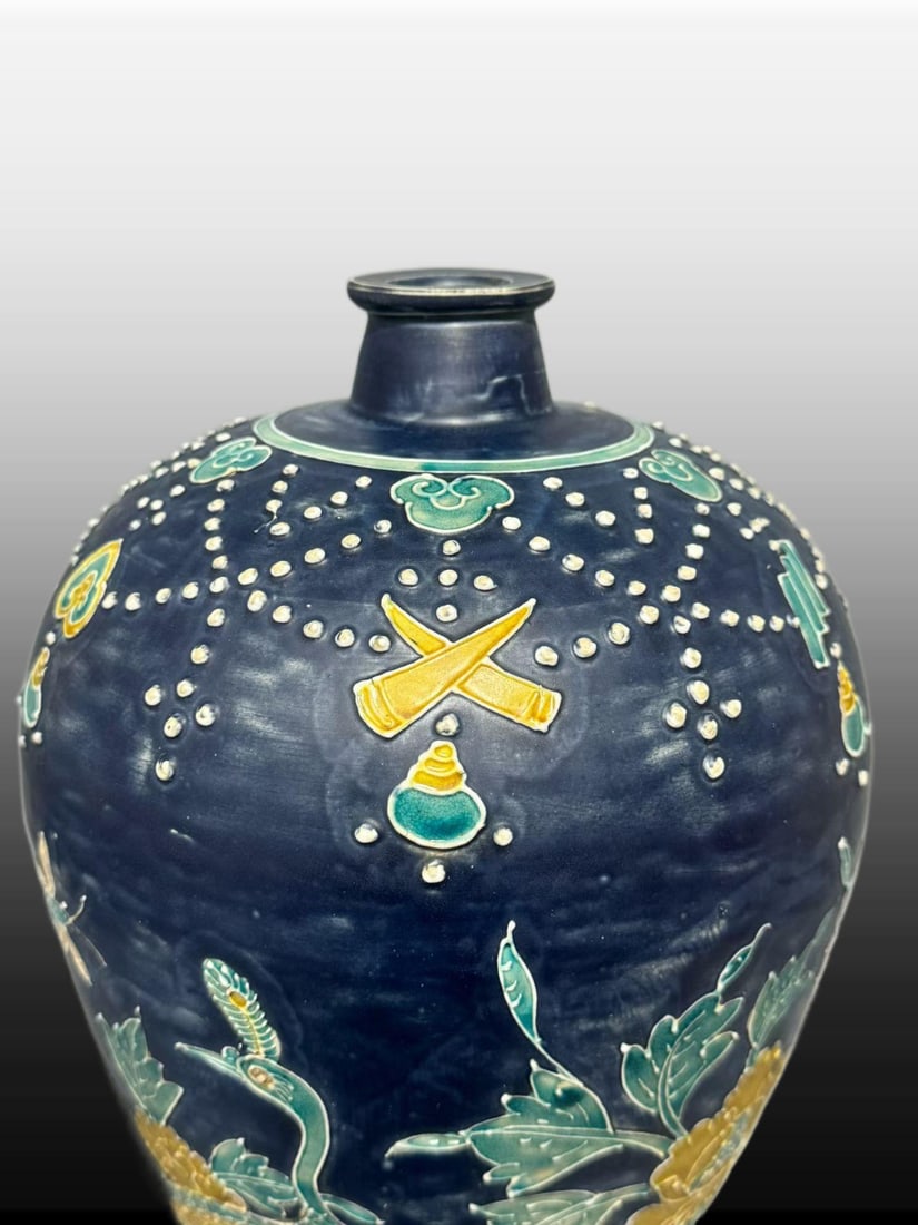 A Exquisite Blue Ground Peacock Pattern Vase - 3