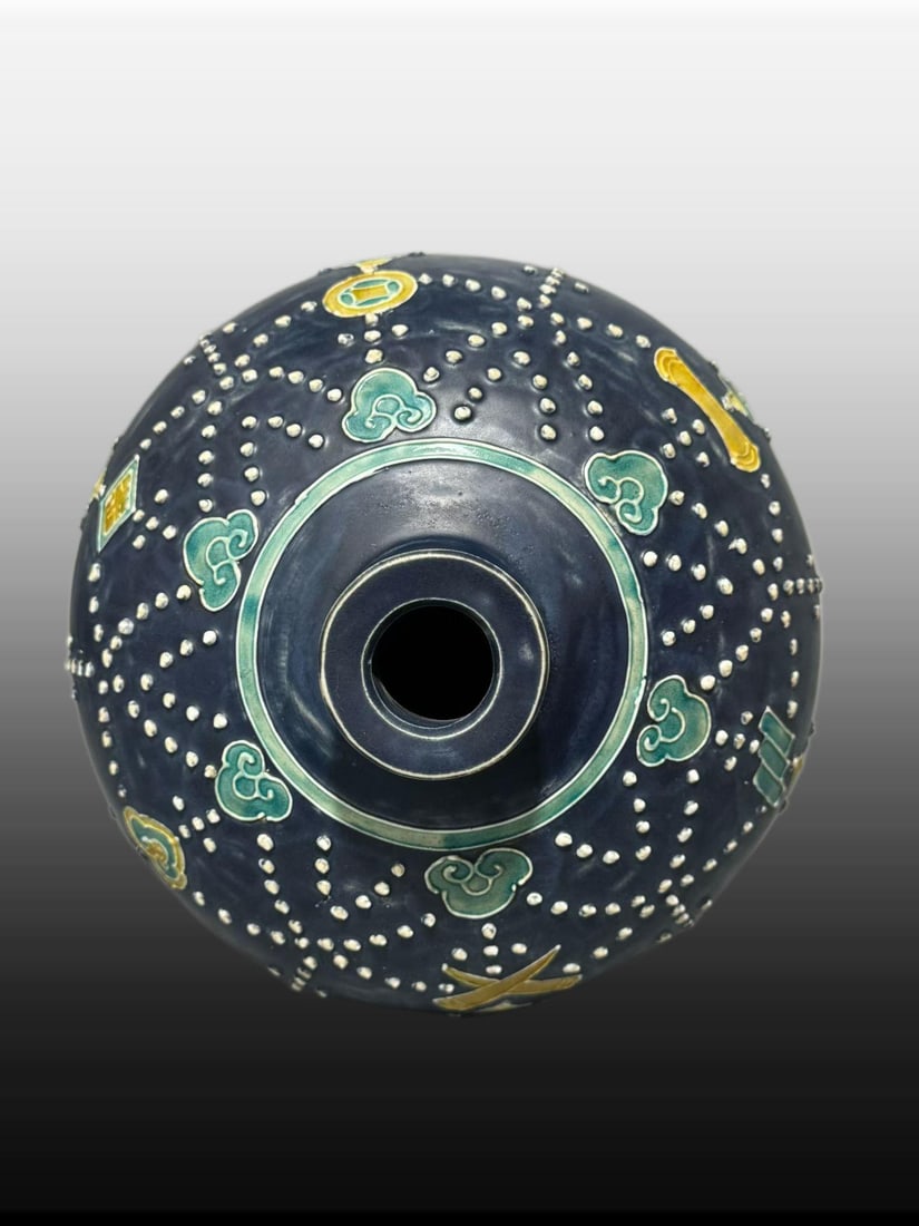 A Exquisite Blue Ground Peacock Pattern Vase - 4