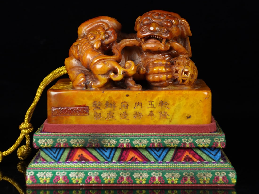 A Exquisite Shoushan Stone Auspicious Beast Seal: A Exquisite Shoushan Stone Auspicious Beast Seal,Qing Dynasty, China,With Mark,Size:3.7inx5.2inx3.9in,Weight:1735g 寿山石瑞兽印章,中国清