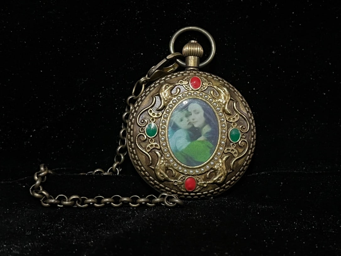 A Exquisite Coppery Figure Painting Panel Pocket Watch: A Exquisite Coppery Figure Painting Panel Pocket Watch,Qing Dynasty, China,Size:2.2in 铜制人物画片怀表,中国清代