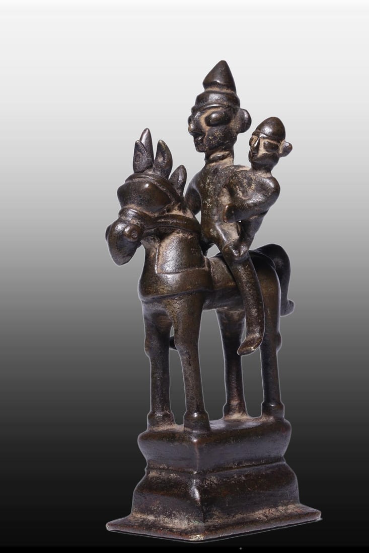 A Exquisite Coppery Figures Ornament: A Exquisite Coppery Figures Ornament,Ming Dynasty, China,Size:7.1inx2.6inx1.8in 铜造人物摆件,中国明代