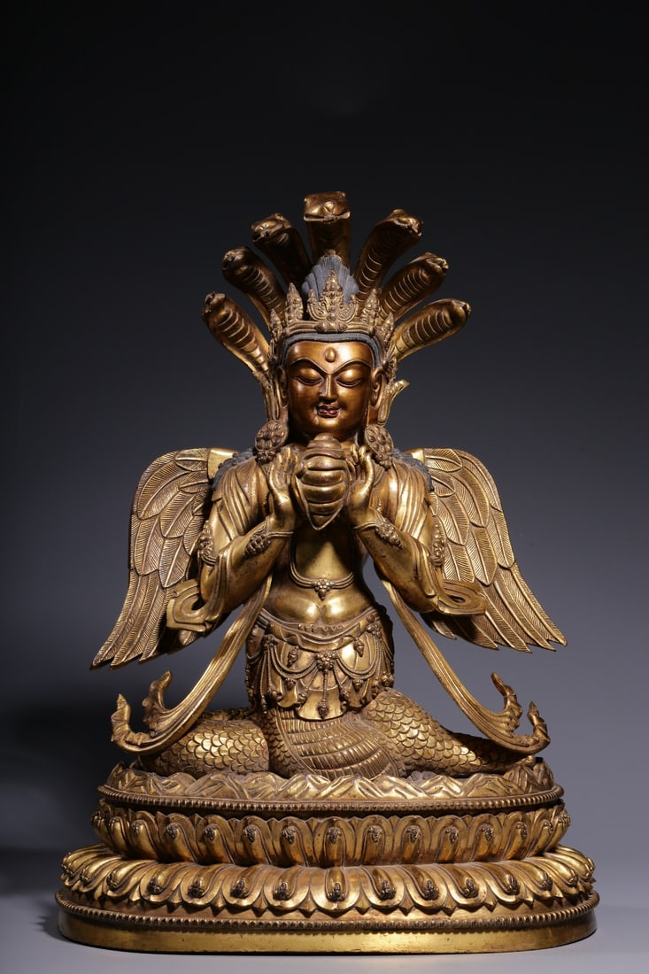 A Exquisite Gilt Bronze Buddha statue Ornament: A Exquisite Gilt Bronze Buddha statue Ornament,Qing Dynasty, China,Size:18.3inx13.2inx10.2in ,Weight:17000g 铜鎏金佛摆件,中国清代
