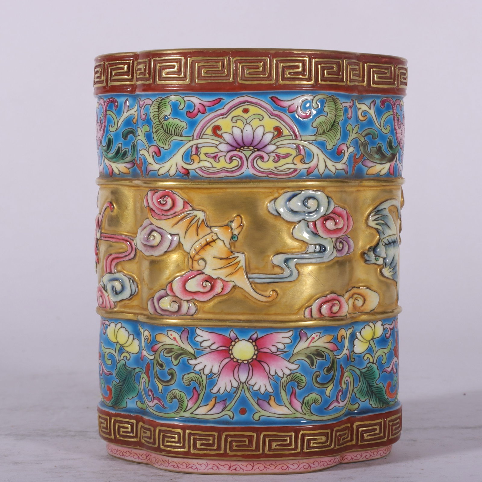 A Exquisite Enamel Gold Ground Bats Pattern Brush Pot: A Exquisite Enamel Gold Ground Bats Pattern Brush Pot,Qing Dynasty, China,Qianlong Six-character Mark,Size:4.2inx3.1in 珐琅彩金地蝙蝠纹笔筒,