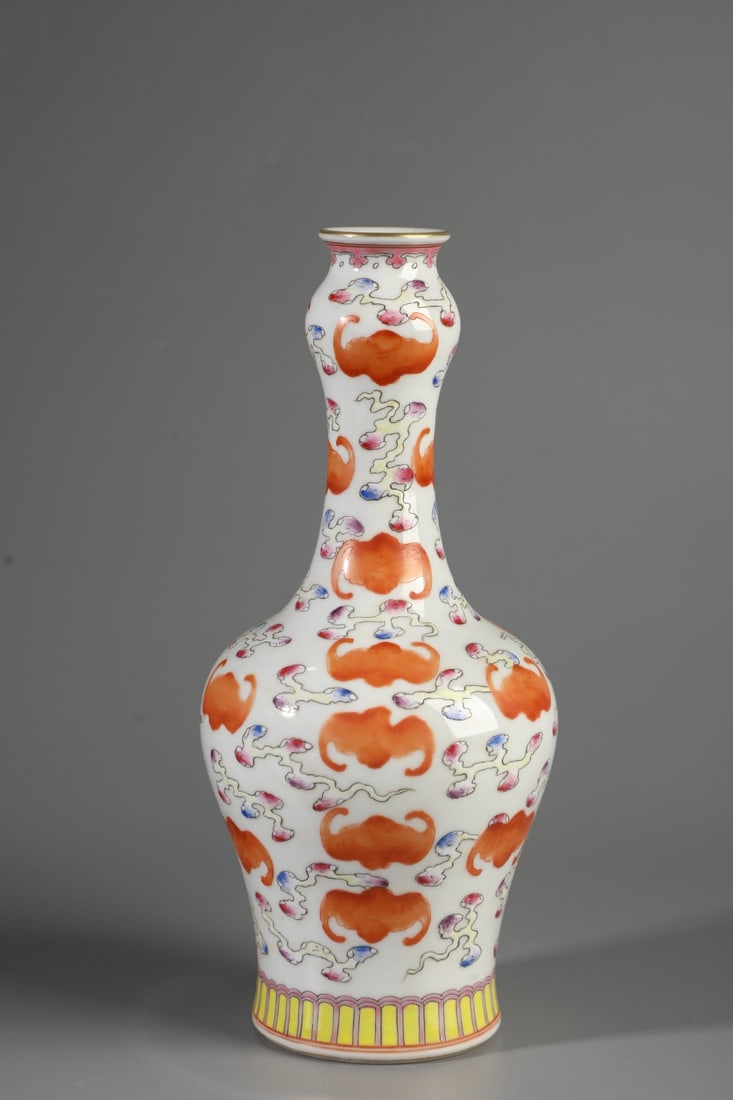 A Exquisite Iron-Red Bats Pattern Vase - 2
