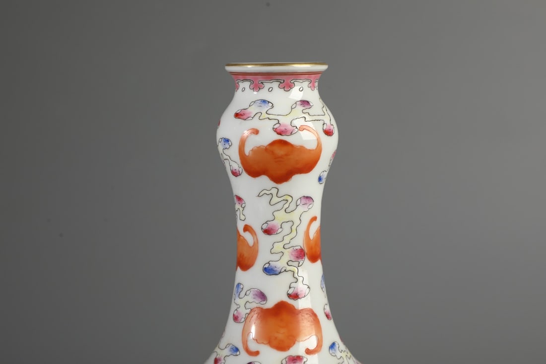 A Exquisite Iron-Red Bats Pattern Vase - 3