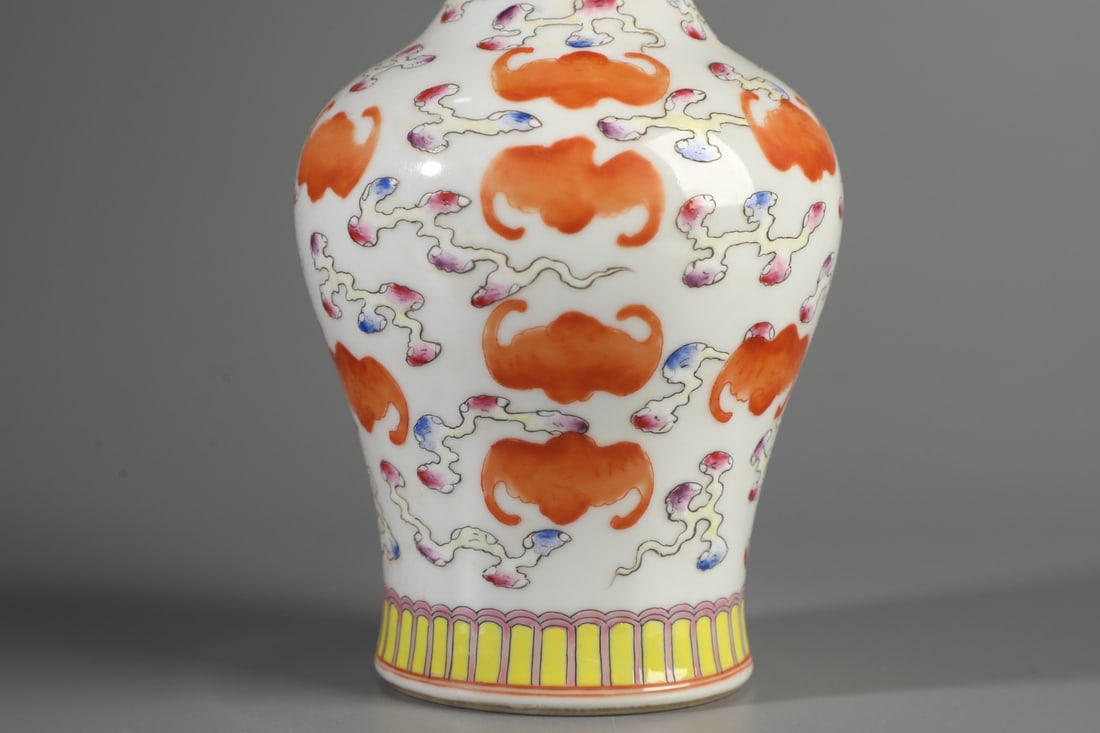 A Exquisite Iron-Red Bats Pattern Vase - 4