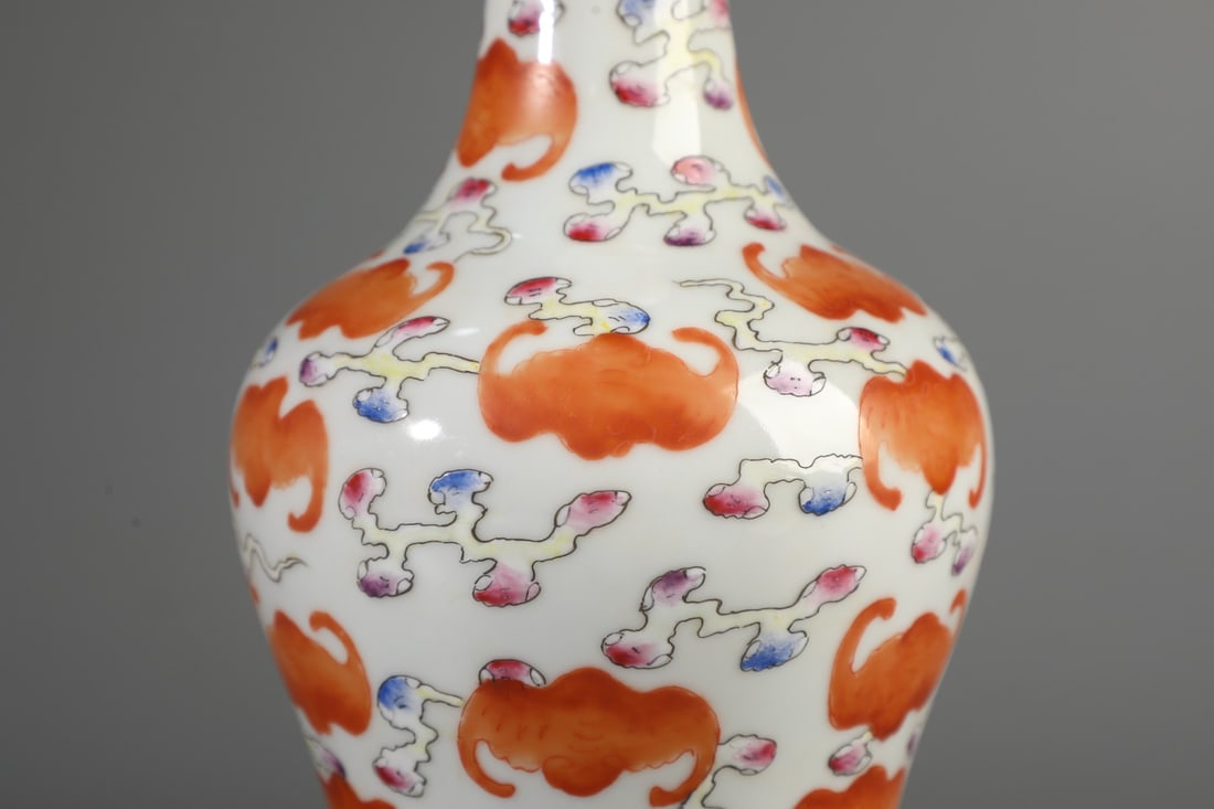 A Exquisite Iron-Red Bats Pattern Vase - 6