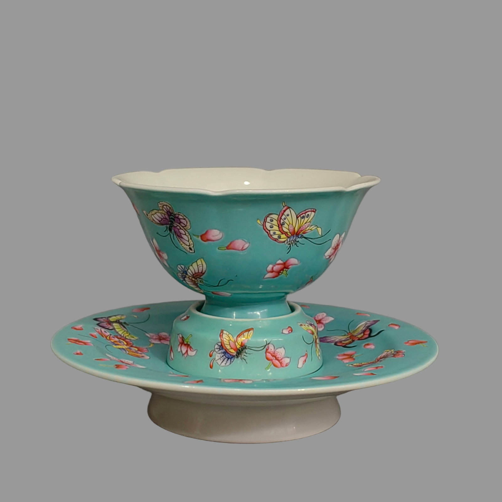 A Exquisite Green Ground Famille-Rose Flower and Butterfly Pattern Cup: A Exquisite Green Ground Famille-Rose Flower and Butterfly Pattern Cup,Qing Dynasty, China,Yongzheng Four-character Mark,Size:3.7inx3.5inx5.4in