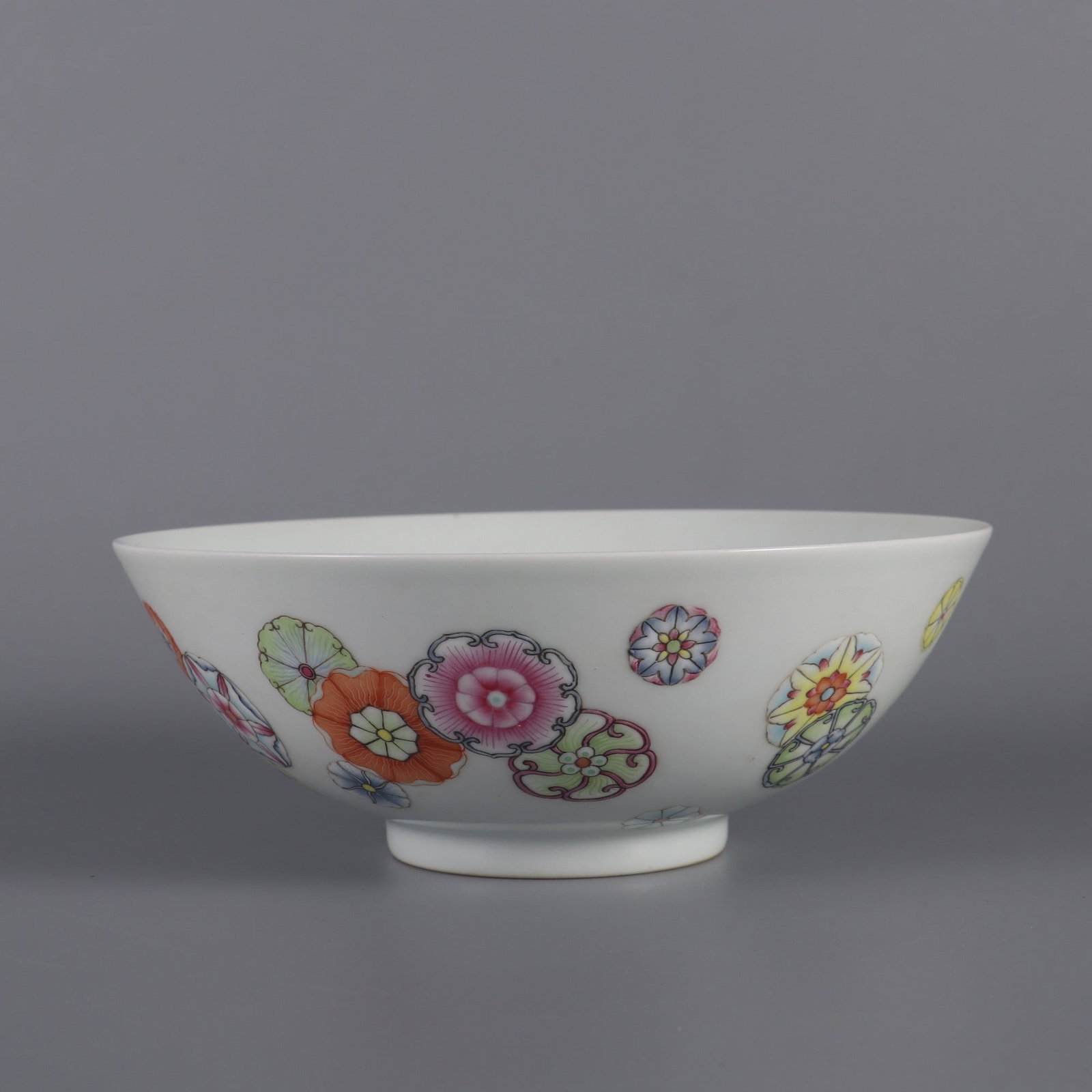 A Exquisite Famille-Rose Flower Pattern Bowl: A Exquisite Famille-Rose Flower Pattern Bowl,Qing Dynasty, China,Yongzheng Six-character Mark,Size:2.4inx6.1in 粉彩花卉纹碗,中国清代,雍