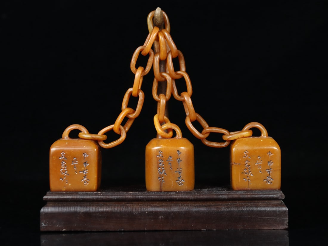 A Set of Exquisite Tianhuang Stone Seal: A Set of Exquisite Tianhuang Stone Seal,Qing Dynasty, China,With Mark,Size:2inx1.3inx1.3inx2,2inx1.4inx1.1in,Weight:271g 一套田黄石印章,中国଀