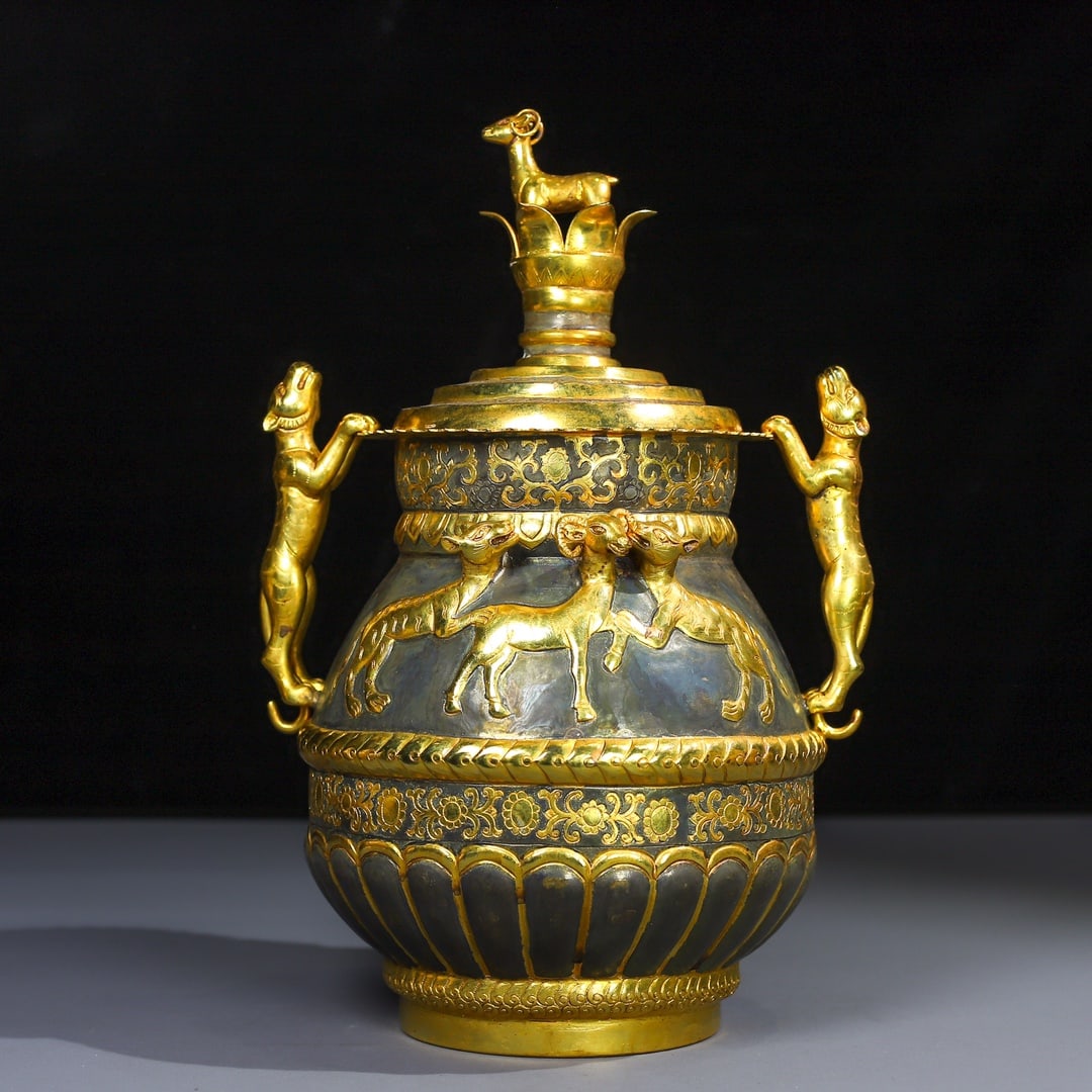 A Exquisite Gilt Bronze Sheep Pattern Beast-Ear Jar: A Exquisite Gilt Bronze Sheep Pattern Beast-Ear Jar,Tang Dynasty, China,Zhenguan Four-character Mark,Size:11.8inx8.7in ,Weight:1710g 铜镀金羊纹兽耳罐,&#