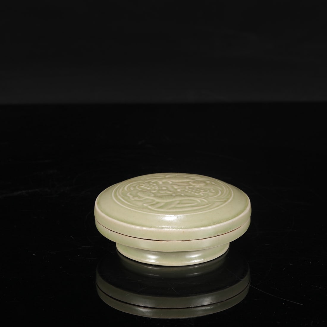 A Exquisite Yue Yao Celadon Phoenix Pattern Box - 2