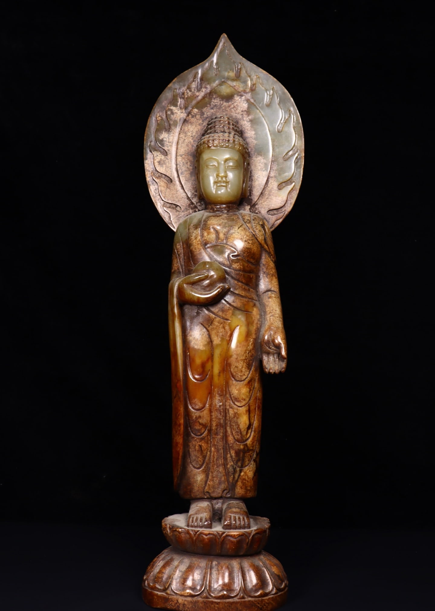 A Exquisite Hotan Jade Buddha statue: A Exquisite Hotan Jade Buddha statue,Qing Dynasty, China,Size:4.7inx3.1inx16.5in ,Weight:2980g 和田玉佛像,中国清代
