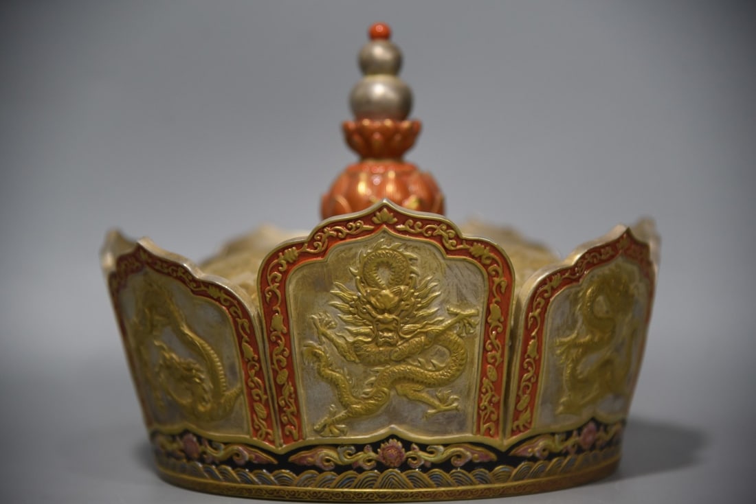 A Exquisite Black Glaze Gilt Dragon Pattern Hair Band: A Exquisite Black Glaze Gilt Dragon Pattern Hair Band,Qing Dynasty, China,Size:7.5inx9.1in 黑釉鎏金龙纹冠,中国清代