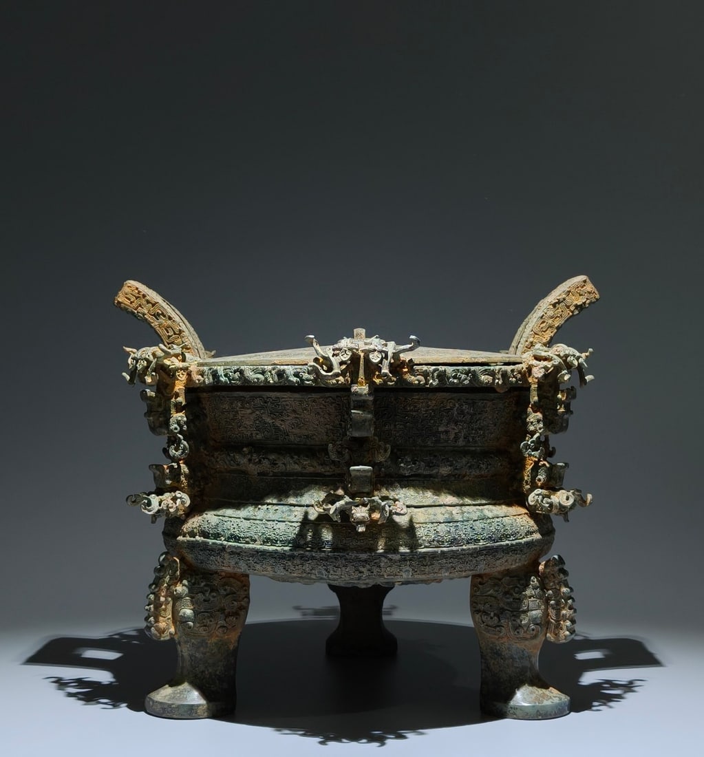 A Exquisite Bronze Auspicious Cloud Pattern Tripod Censer: A Exquisite Bronze Auspicious Cloud Pattern Tripod Censer,Han Dynasty, China,Size:11inx13inx10.2in ????????,????