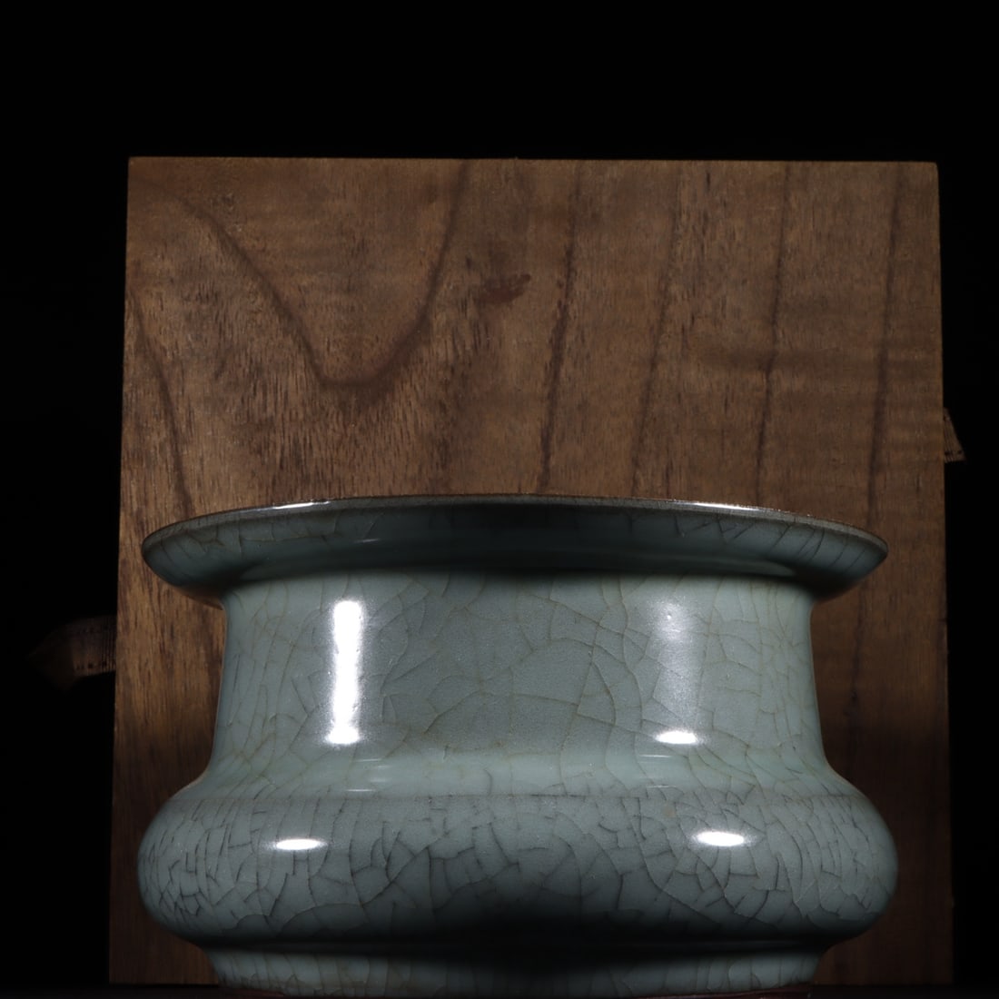 A Exquisite Guan Kiln Celadon Glazed Basin: A Exquisite Guan Kiln Celadon Glazed Basin,Song Dynasty, China,Size:3.8inx6.3in 官窑青釉盆,中国宋代