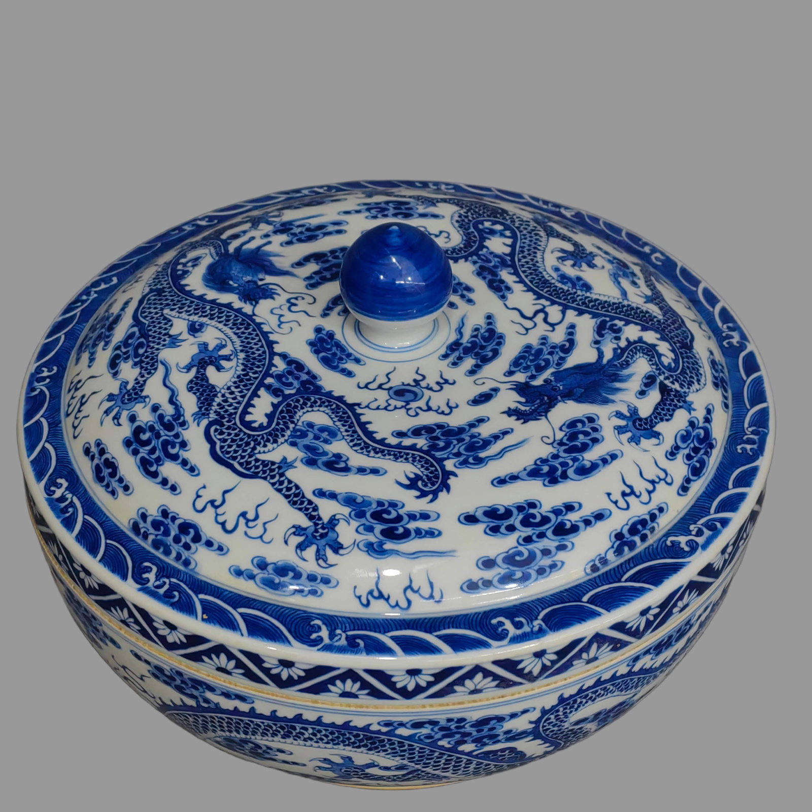 A Exquisite Blue and White Dragon Pattern Basin - 6