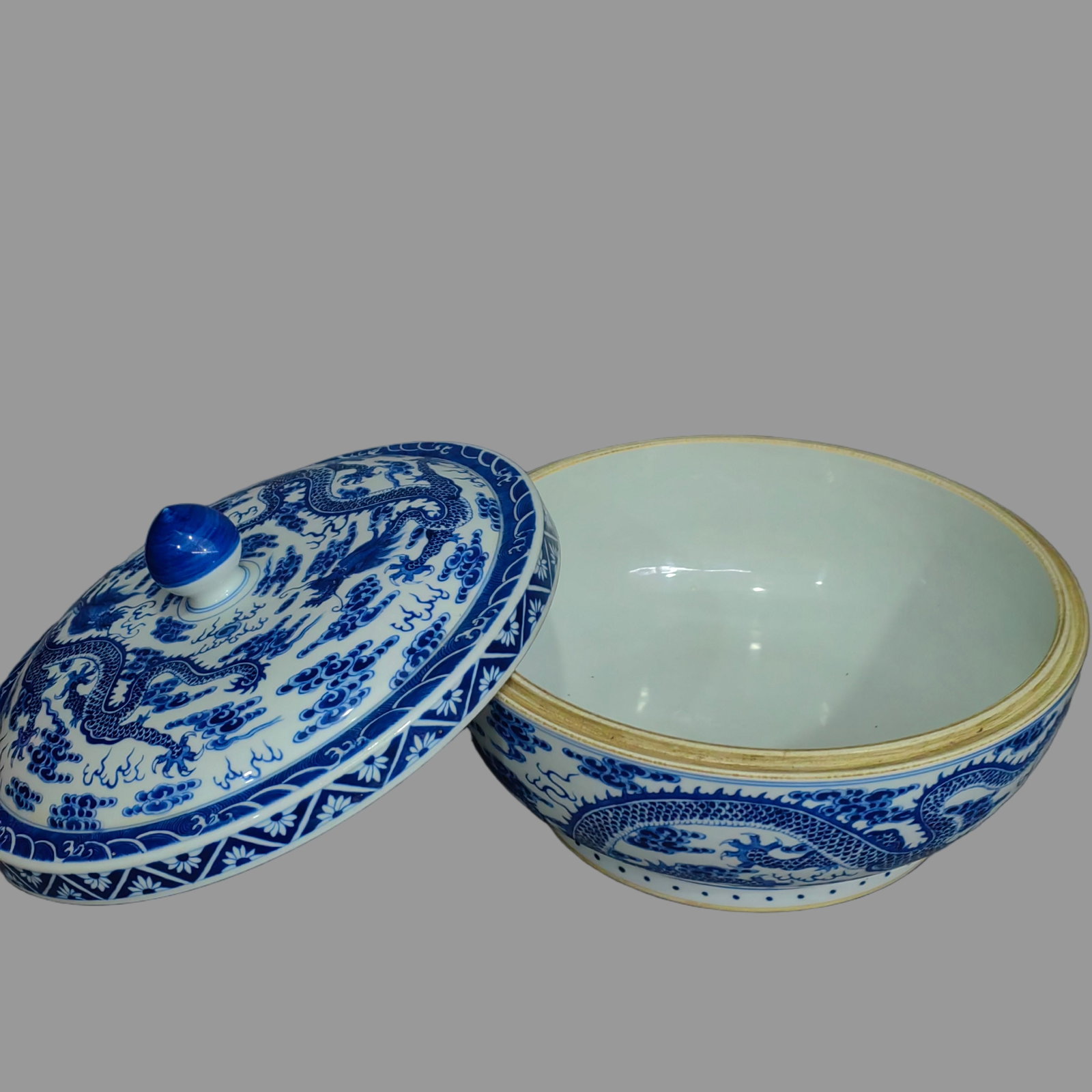 A Exquisite Blue and White Dragon Pattern Basin - 7