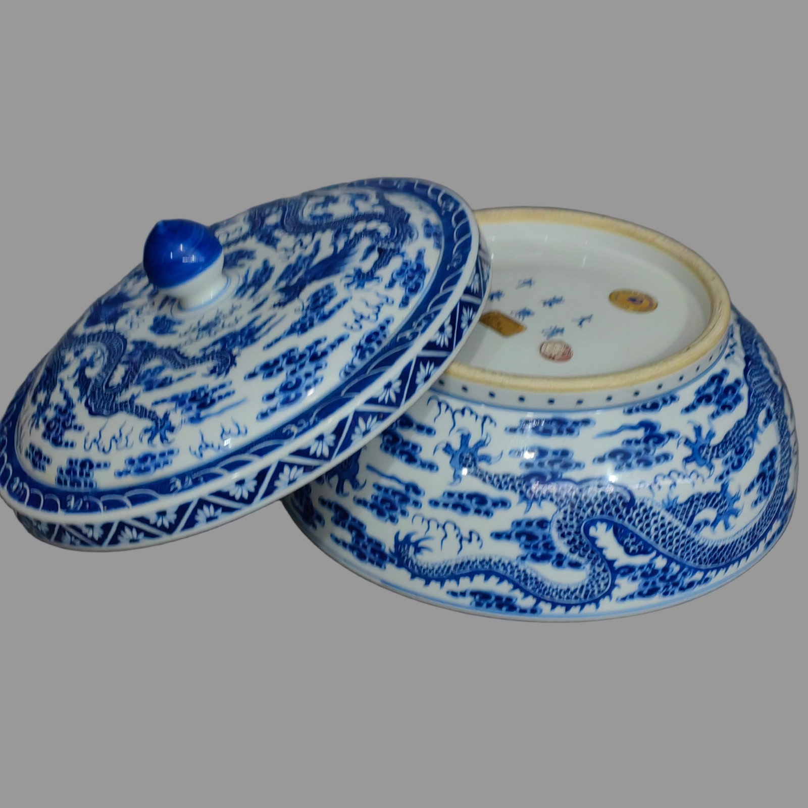 A Exquisite Blue and White Dragon Pattern Basin - 8