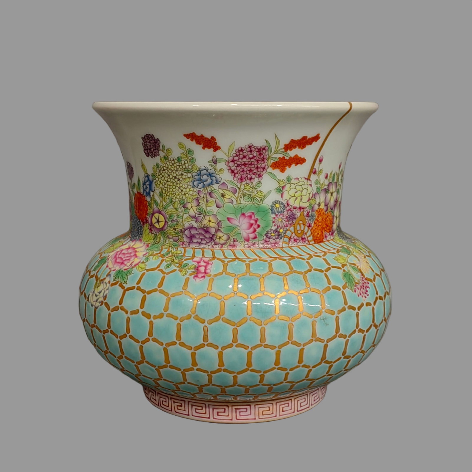 A Exquisite Famille-Rose Flower Pattern Basin: A Exquisite Famille-Rose Flower Pattern Basin,Qing Dynasty, China,Qianlong Six-character Mark,Size:5.9inx6.1in