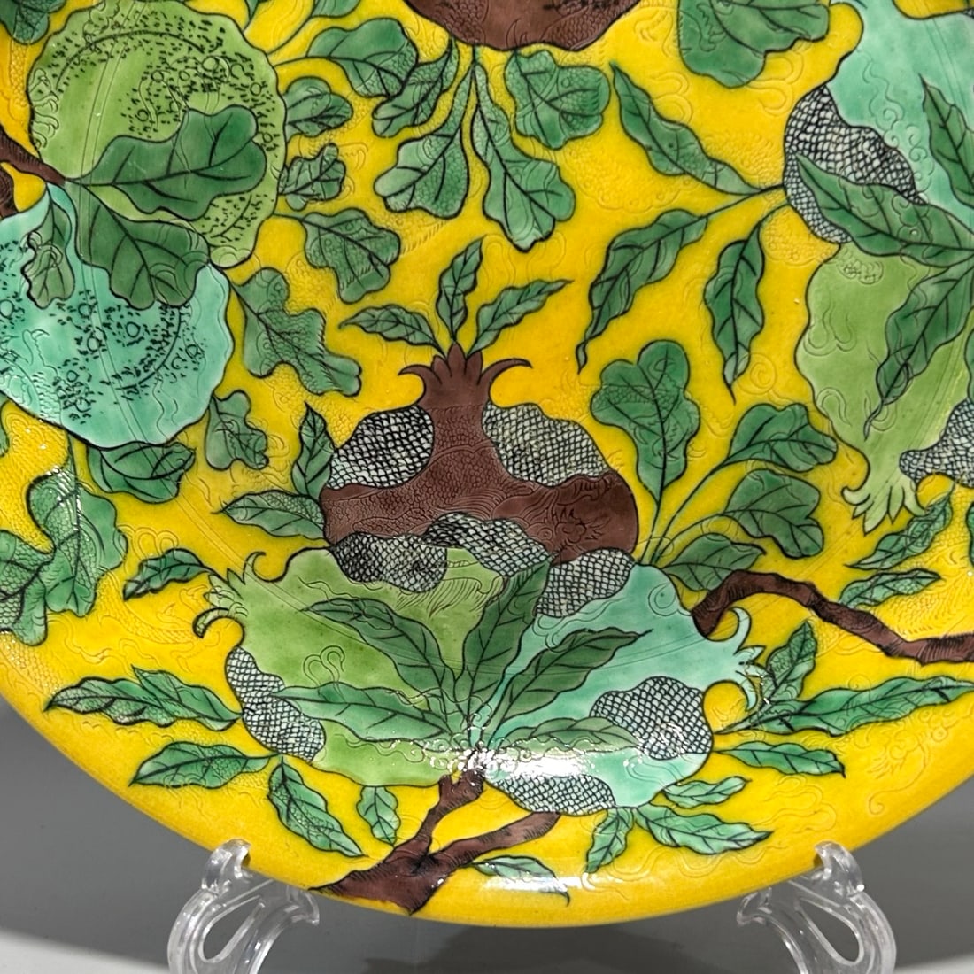 A Exquisite Tri-Color Glazed Pomegranate Pattern Plate - 2