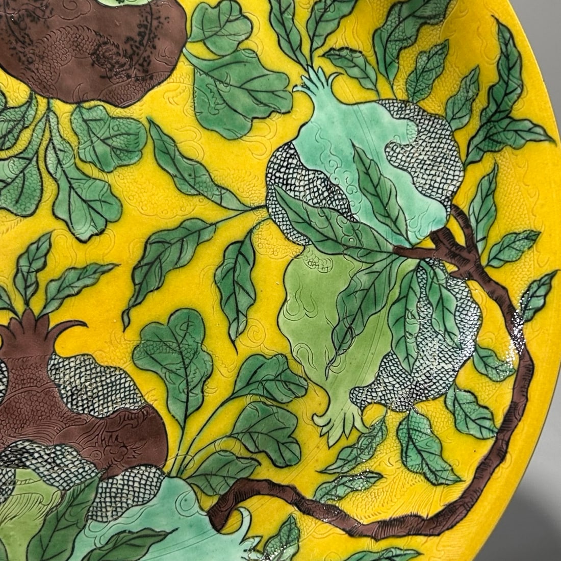 A Exquisite Tri-Color Glazed Pomegranate Pattern Plate - 4