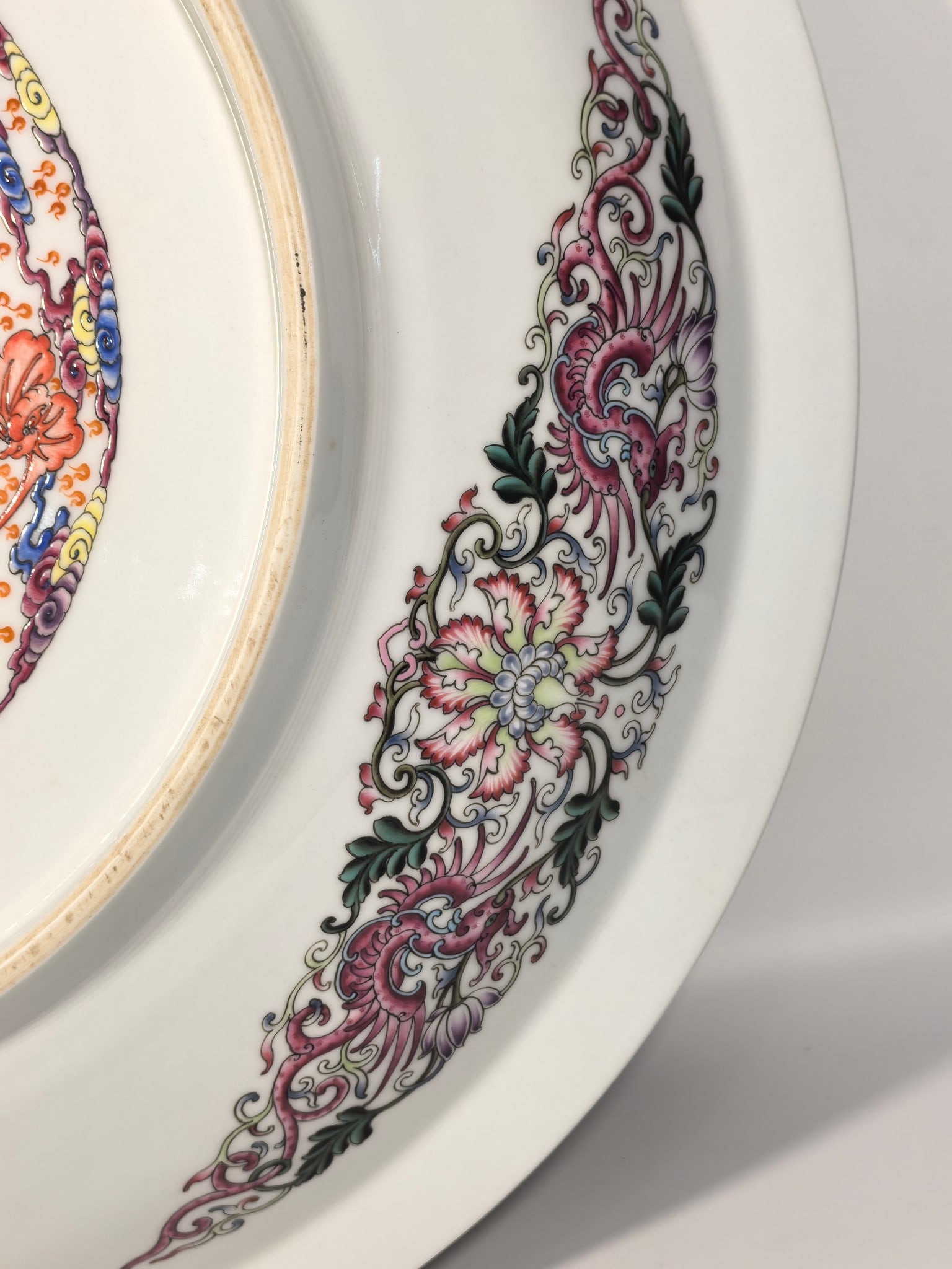A Exquisite Enamel Landscape Pattern Plate - 8