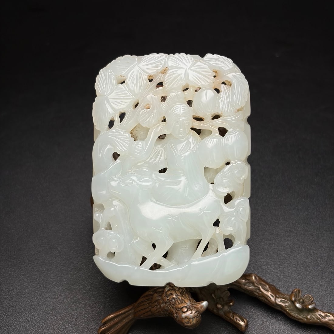 A Exquisite Hotan Jade Figures Pattern Brand: A Exquisite Hotan Jade Figures Pattern Brand,Qing Dynasty, China,Size:2.6inx1.8inx0.4in, Weight:58g 和田玉人物纹牌,中国清代