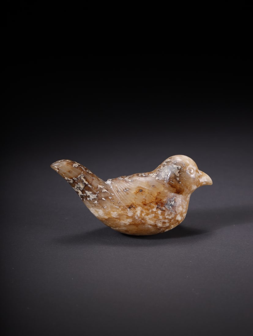 A Exquisite Hotan Jade Bird Ornament: A Exquisite Hotan Jade Bird Ornament,Han Dynasty, China,Size:2.5inx0.9inx1.2in,Weight:40.8g 和田玉鸟摆件,中国汉代