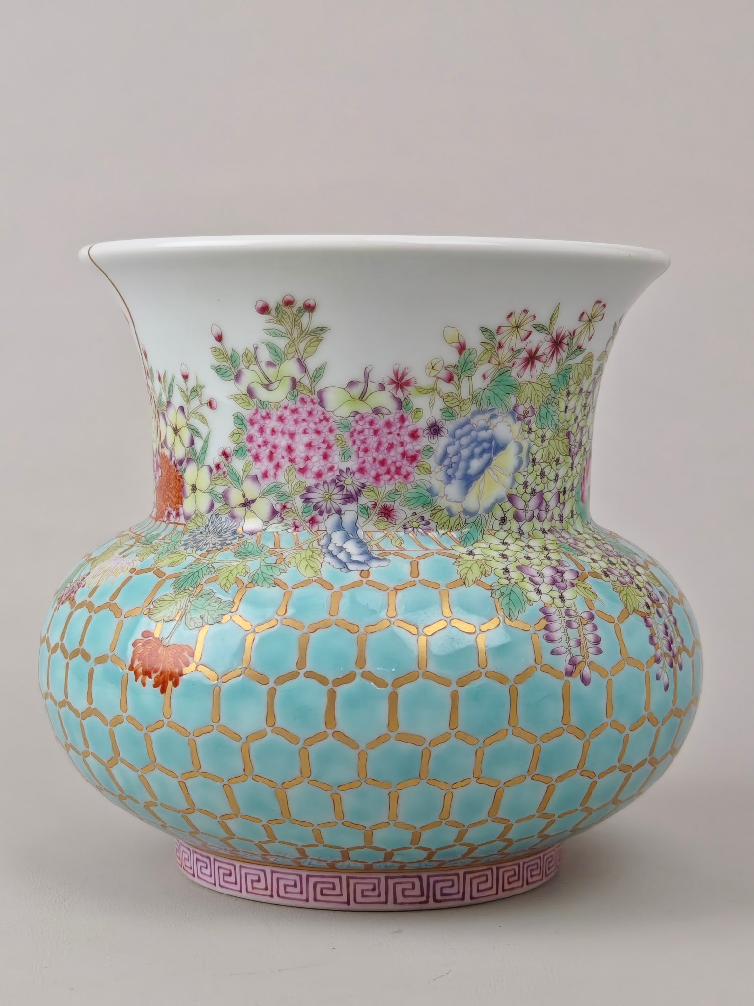 A Exquisite Famille-Rose Flower Pattern Vase: A Exquisite Famille-Rose Flower Pattern Vase,Qing Dynasty, China,Qianlong Six-character Mark,Size:5.7inx6.3in 粉彩花卉纹瓶,中国清代,乾