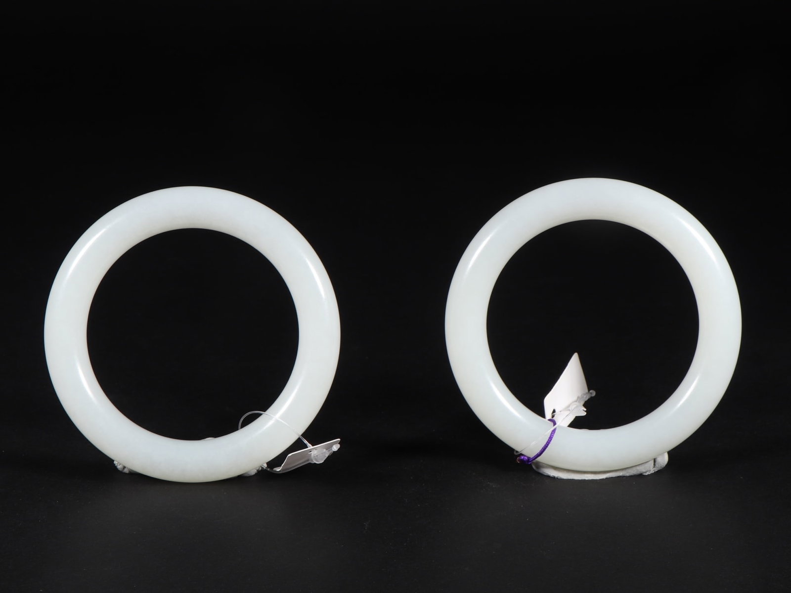 A pair of Exquisite Hotan Jade Bracelets: A pair of Exquisite Hotan Jade Bracelets,Qing Dynasty, China,Size:2.3inx3.1in(Bracelet1),2.3inx3.1in(Bracelet2),Weight:70g、68g