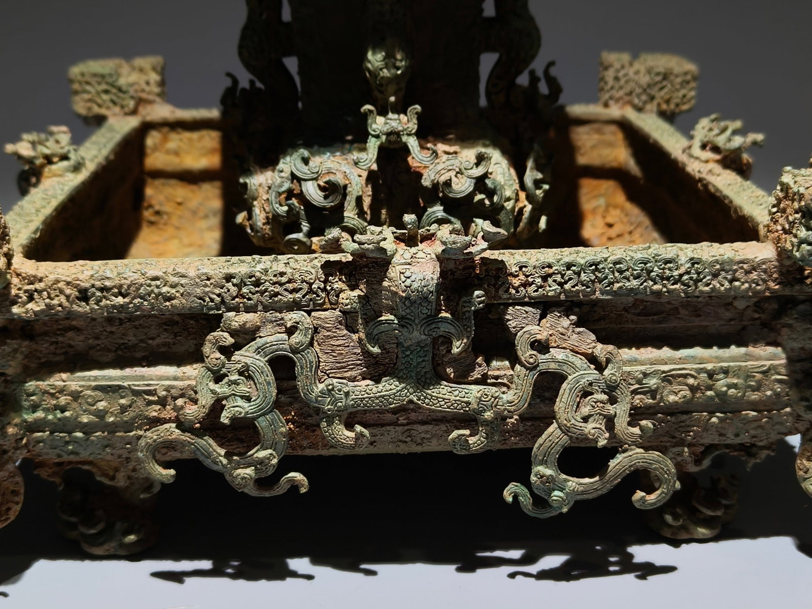 A Exquisite Bronze Dragon Pattern Square Plate - 2