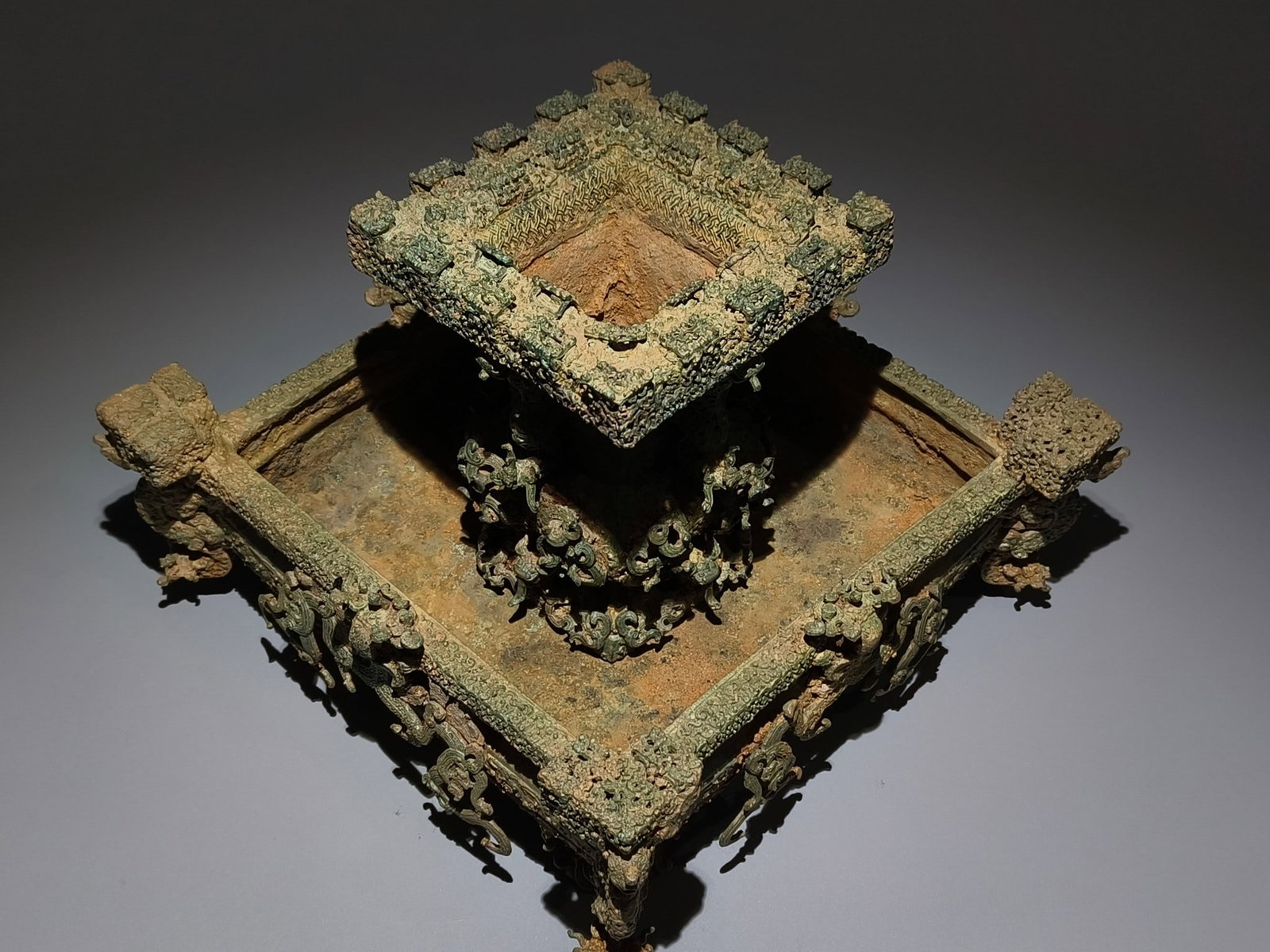 A Exquisite Bronze Dragon Pattern Square Plate - 4