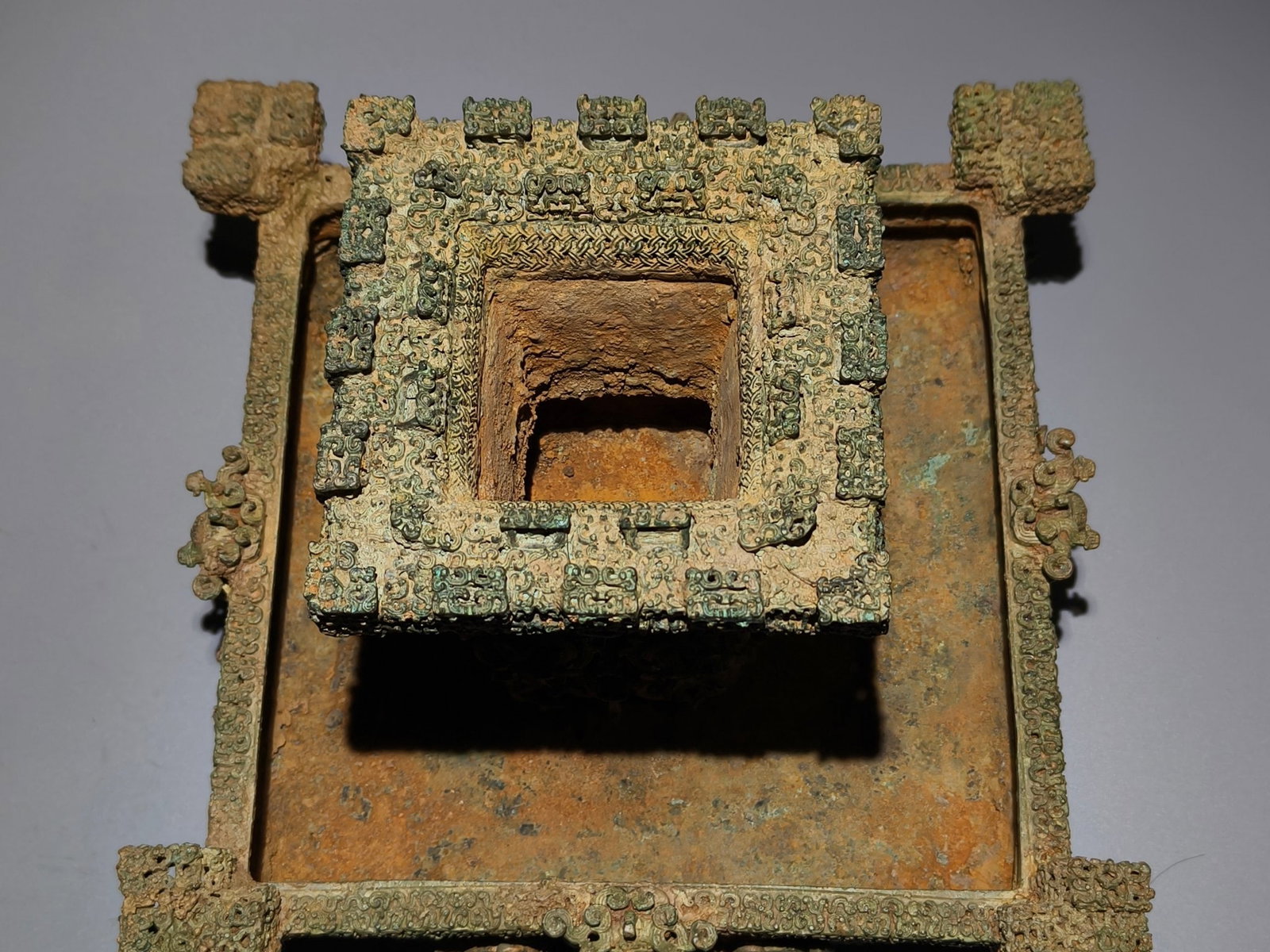 A Exquisite Bronze Dragon Pattern Square Plate - 7