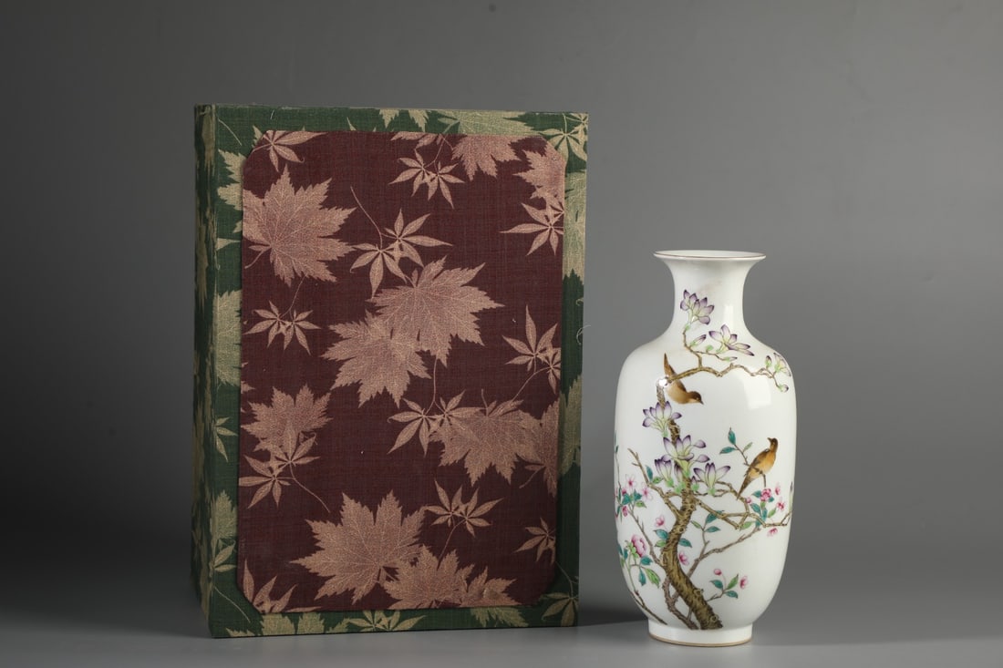A Exquisite Famille-Rose Flower and Bird Pattern Vase: A Exquisite Famille-Rose Flower and Bird Pattern Vase,Qing Dynasty, China,Yongzheng Four-character Mark,Size:10inx4.3in 粉彩花鸟纹瓶,中国清代