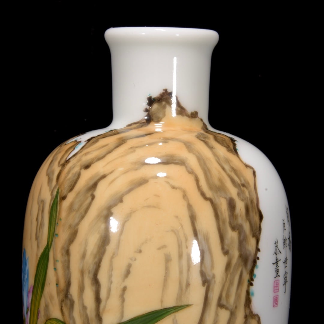 A Exquisite Enamel Flower and Butterfly Pattern Vase - 3