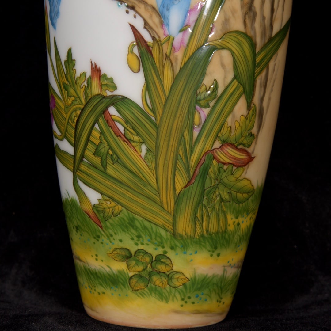 A Exquisite Enamel Flower and Butterfly Pattern Vase - 4